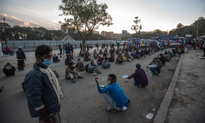 ‘सडकमा खाना खुवाइँदा स्वस्थकर नहुने’